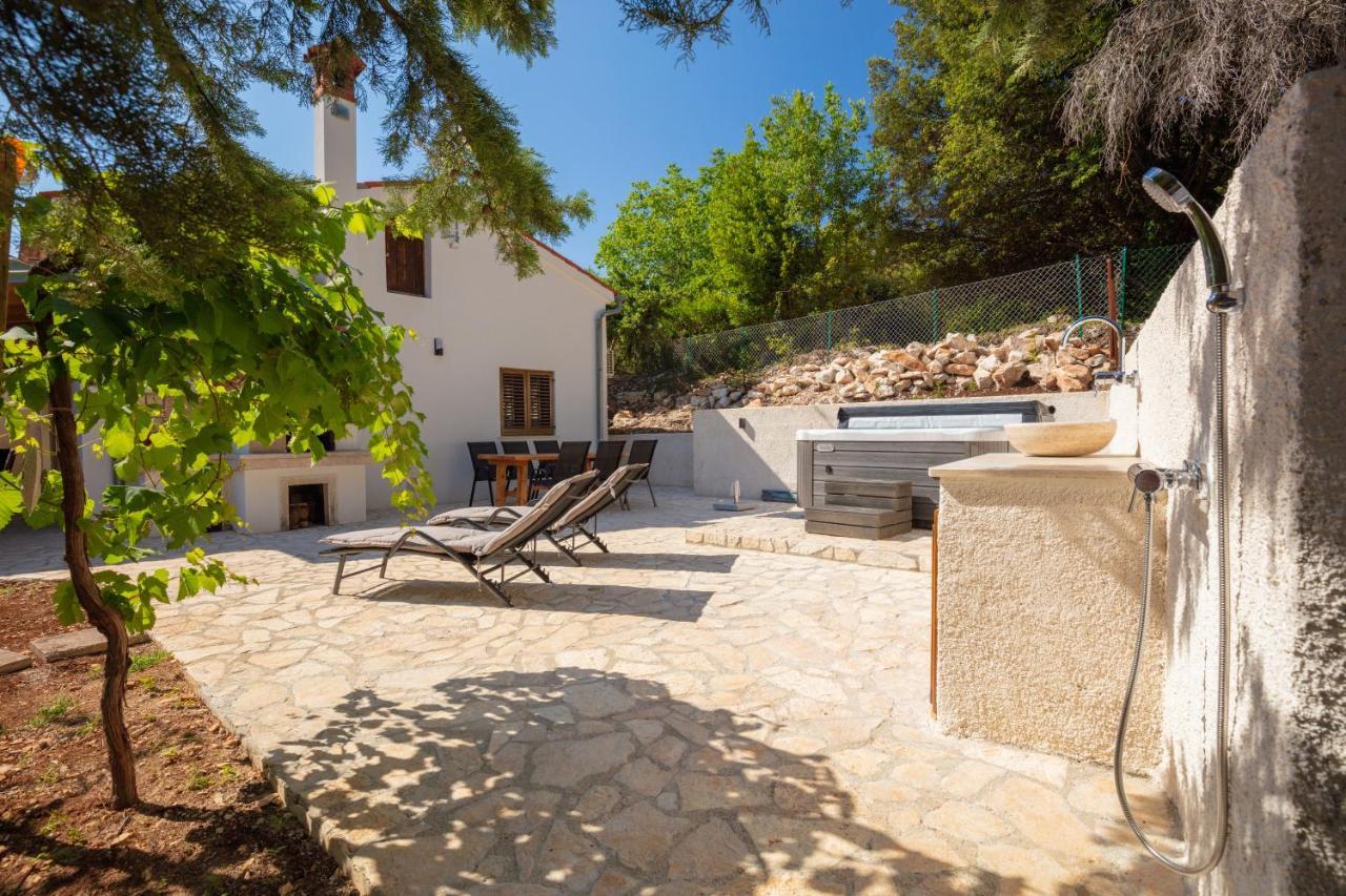 Al Pino Blue Property Premantura Exteriör bild