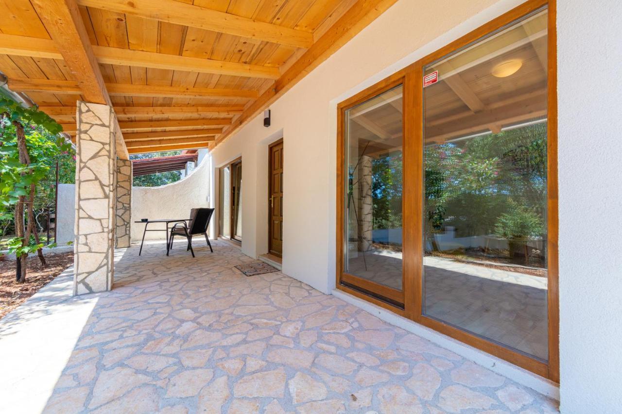 Al Pino Blue Property Premantura Exteriör bild