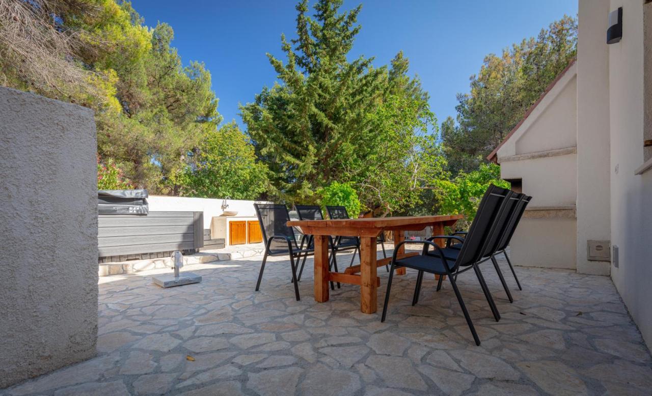 Al Pino Blue Property Premantura Exteriör bild